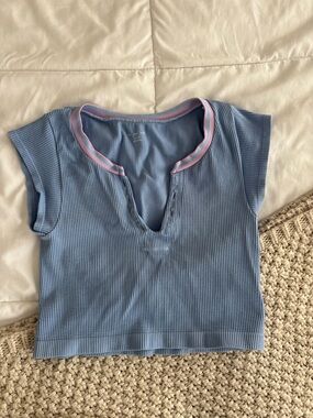 Urban Outfitters Light Blue Ribbed V-Notch Crop Top with Pink Trim